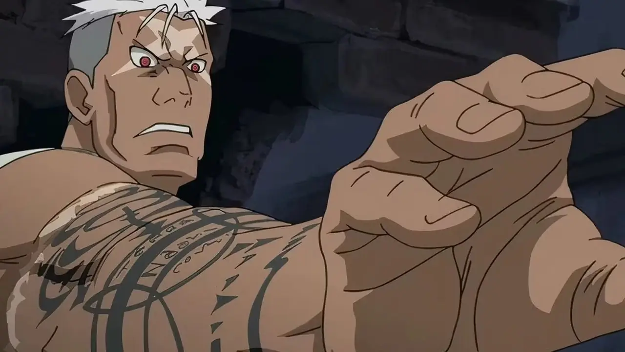 Шрам вытягивает правую руку во время битвы с королем Брэдли в Fullmetal Alchemist: Brotherhood.