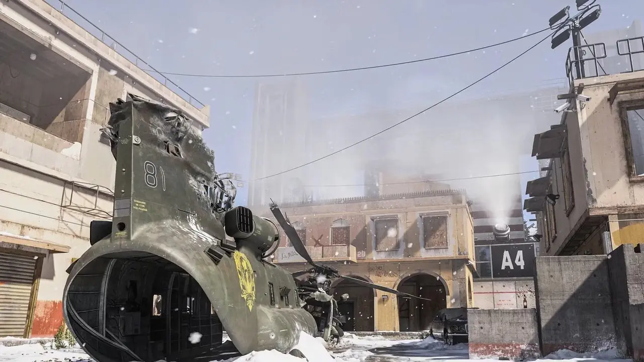 Call of Duty Modern Warfare 4-operatör runt ett hörn