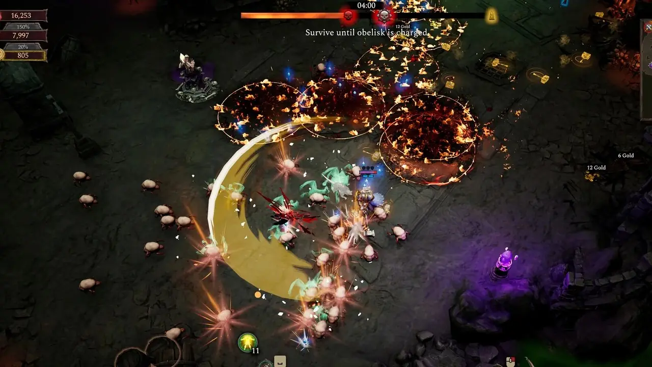 Hellforged のキーアートで敵を攻撃するパラディン ヒーローのトーレン