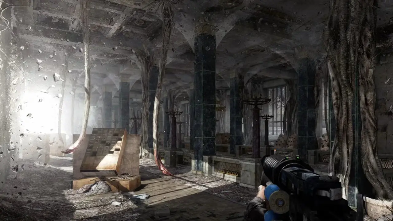 सिस्टम शॉक 2 में एक खौफनाक रोबोट की शूटिंग