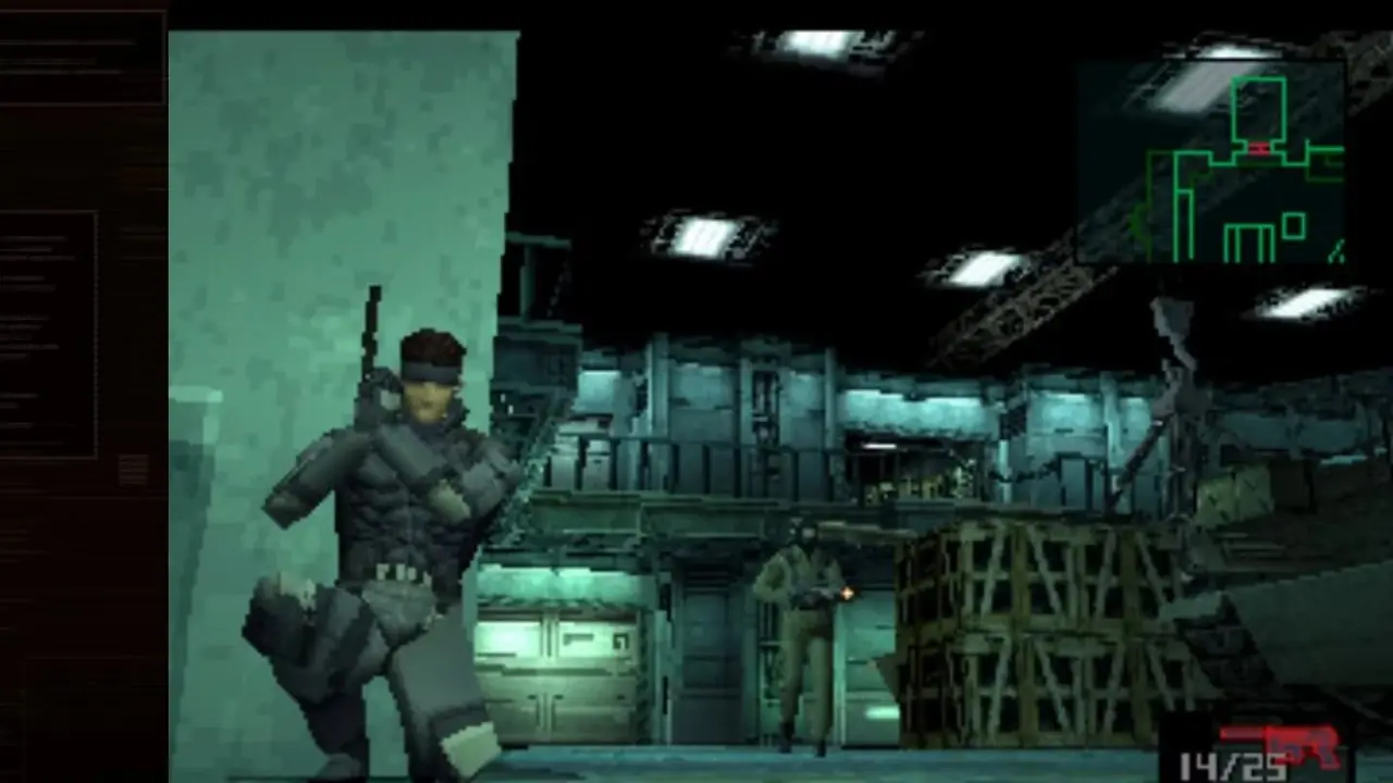 Solid Snake Si nasconde in un corridoio in Shadow Moses nel primo gioco Metal Gear Solid