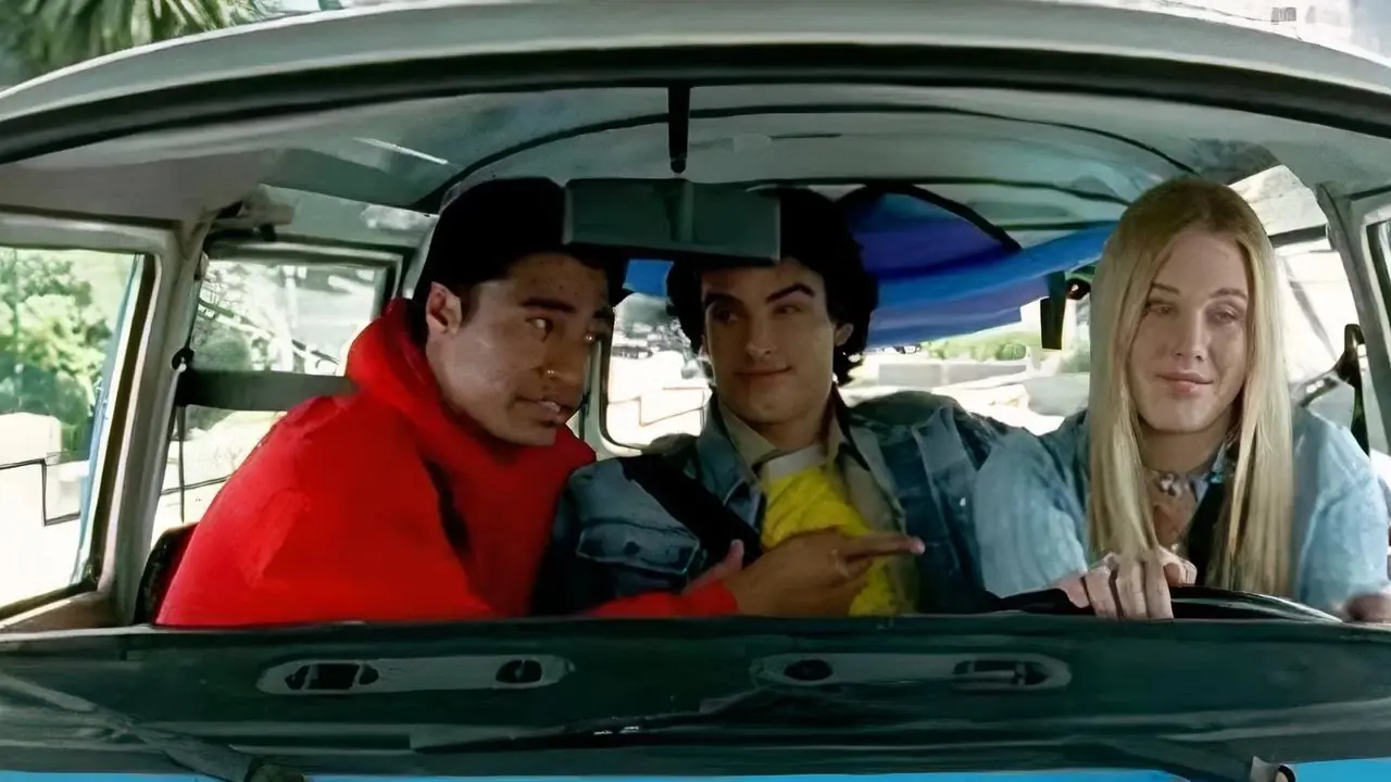 Shane, Tori og Dustin kjører varebilen i Power Rangers Ninja Steel Shane, Tori og Dustin kjører varebilen i Power Rangers Ninja Steel