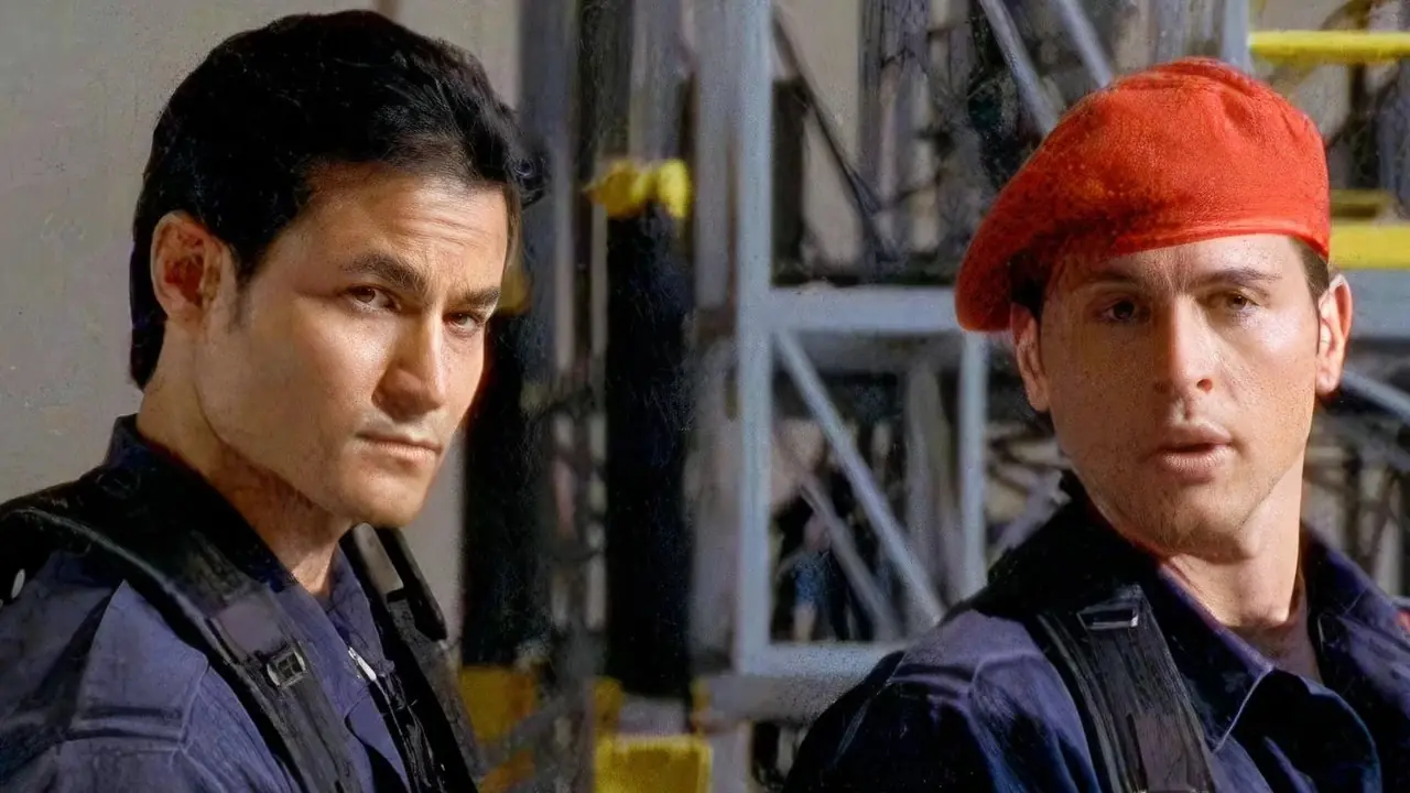 Wes og Eric forvandlet seg i Power Rangers Time Force Wes og Eric forvandlet seg i Power Rangers Time Force
