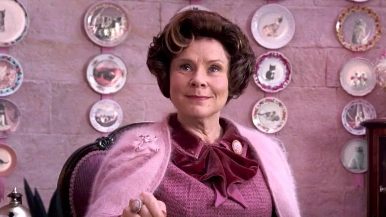Harry Potters Dolores Umbridge på kontoret hennes på Galtvort Harry Potters Dolores Umbridge på kontoret hennes på Galtvort