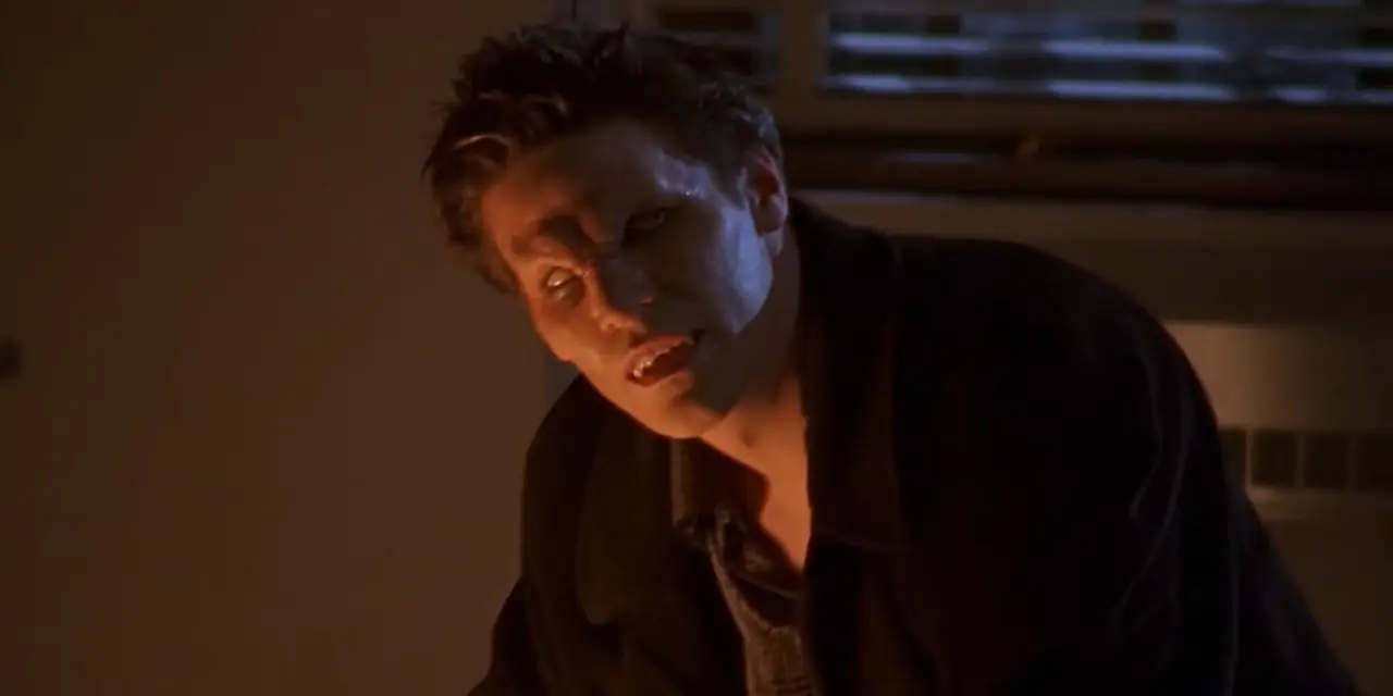 El malvado vampiro Angelus en el episodio "Passion" de Buffy, la cazavampiros.