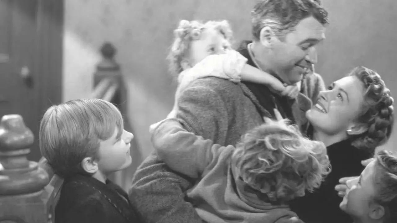 La famille Bailey s'embrassant dans It's A Wonderful Life