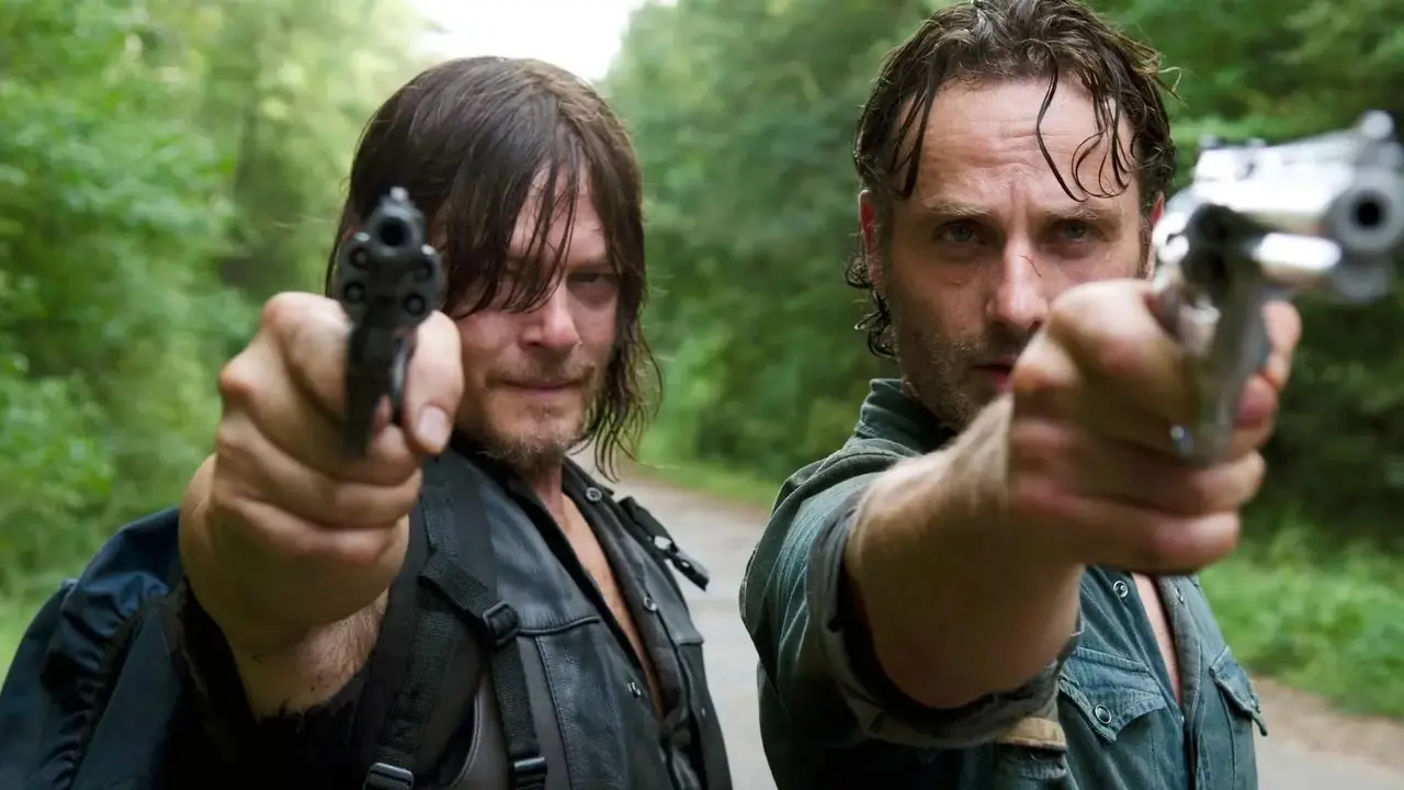 Los fanáticos se regocijan cuando el nuevo lanzamiento de Walking Dead da la bienvenida a Daryl Dixon y Rick Grimes