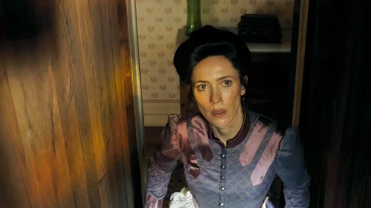 Charlie Hunam como Andrew Borden en la casa Borden en Monster Season 4