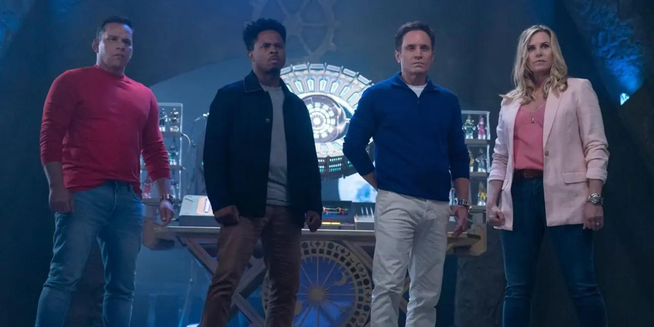 Rangers, Power Rangers Once And Always'te zaman portalı makinesinin önünde duruyor