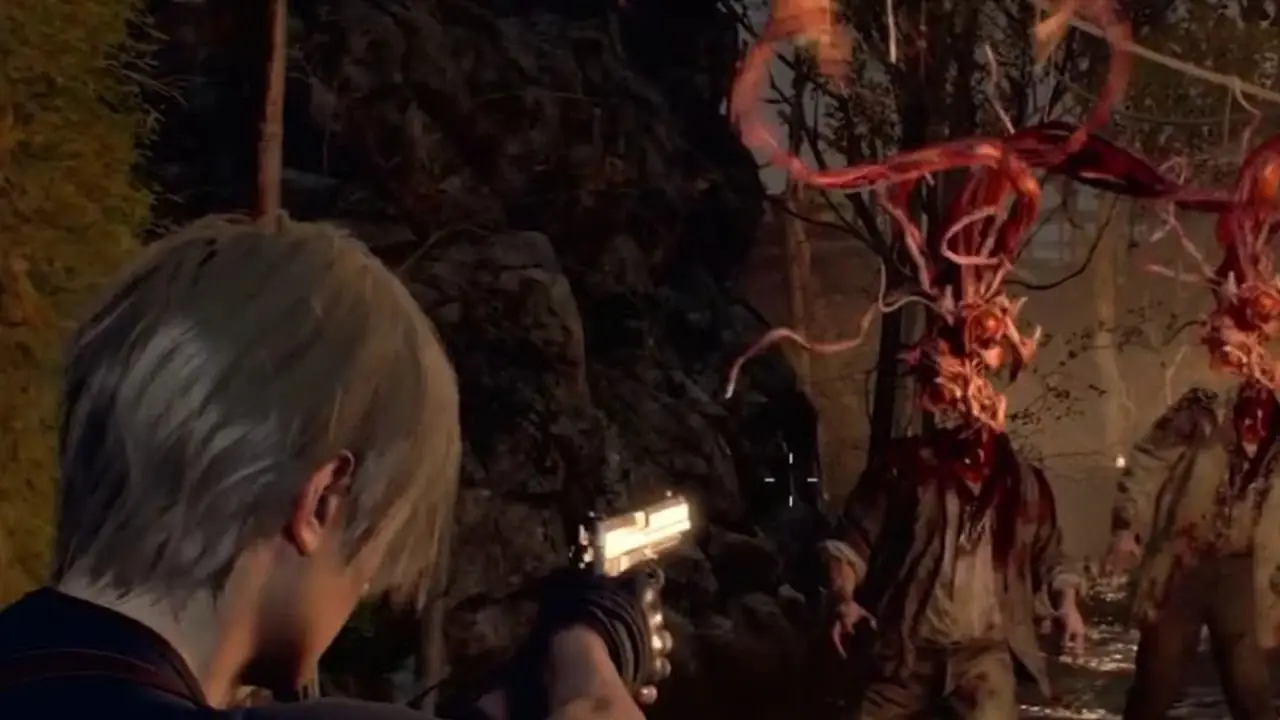 Leon Kennedy zielt in Resident Evil 4 mit einer Waffe auf von Las Plagas infizierte Dorfbewohner mit klingenartigen Tentakeln als Köpfen