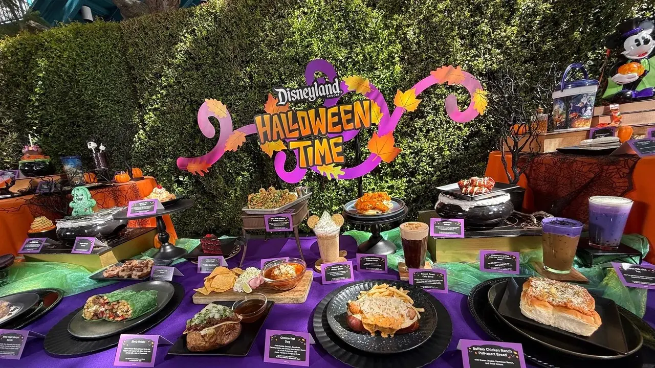 signo de tiempo de halloween de disneyland