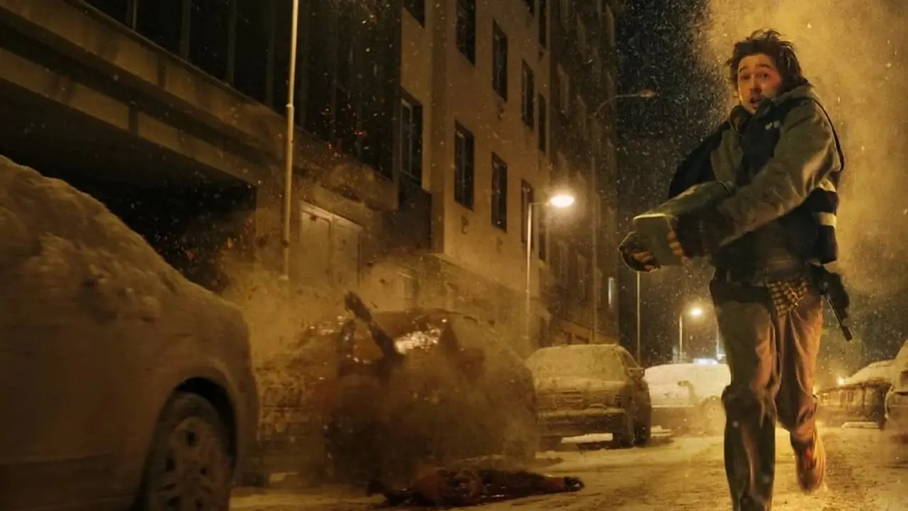 Bryan mit einer Waffe im Schnee in Resident Evil (2026)