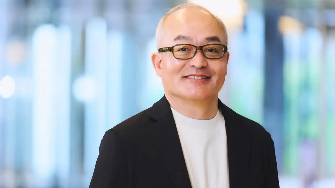 Retrato corporativo del presidente y director ejecutivo del grupo Sony, Totoki Hiroki