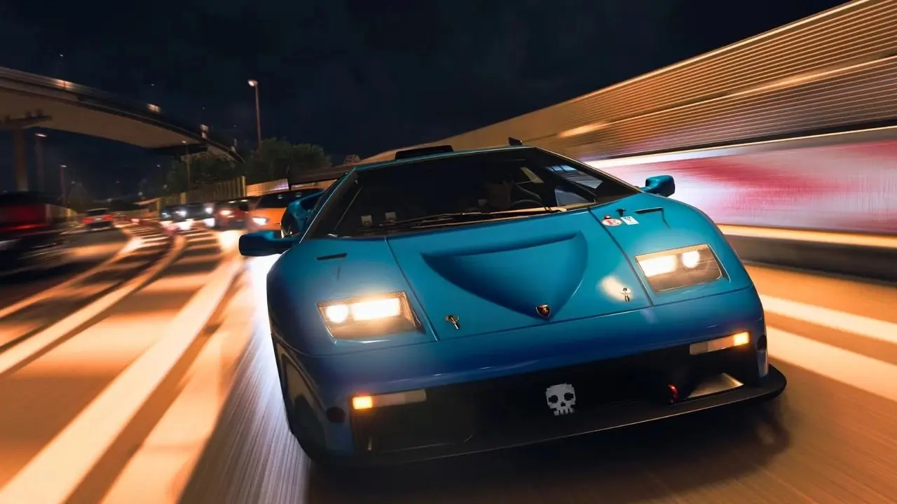 Una imagen que muestra autos de carreras de Forza y ​​el personaje jugador de la serie Fable.
